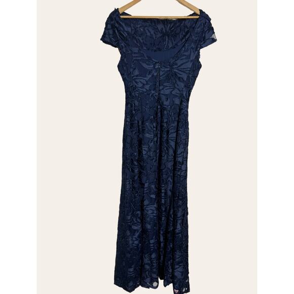 Tahari St. Levine Navy Blue Floral Burnout Velvet Cowl Neck Formal Gown Size 8 - Picture 3 of 11